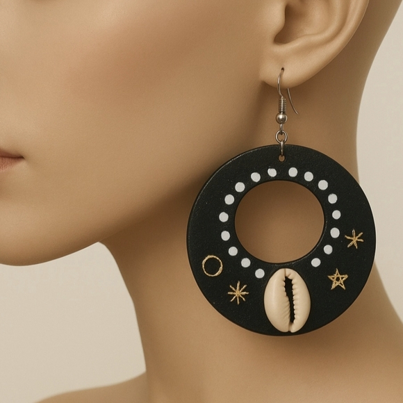 Handmade round wooden hoop earrings, round wooden and sea shell dangle earrings - Picture 3 of 6